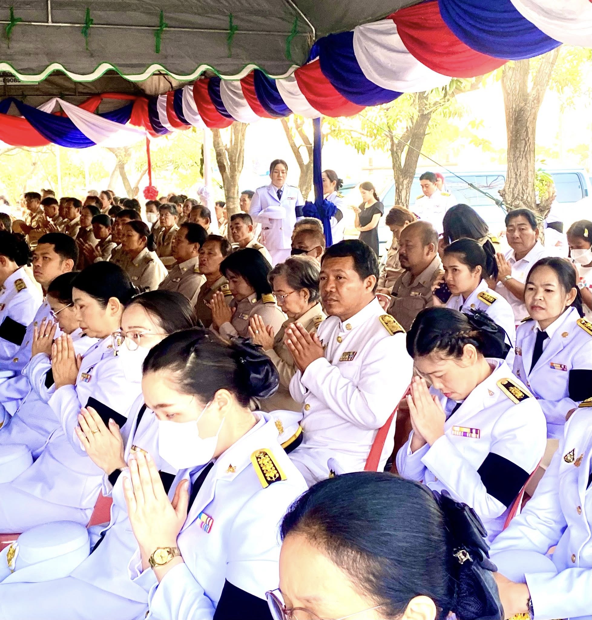 title - ส.ป.ก.อ่างทอง ร่วมงานรัฐพิธีถวายราชสักการะ 